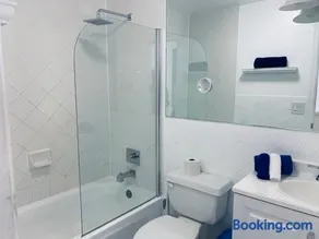 Beachfront Ocean Dr white sand paradise SoBe 311 - Image 3