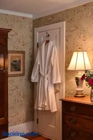 Hilltop House Bed & Breakfast - Image 4