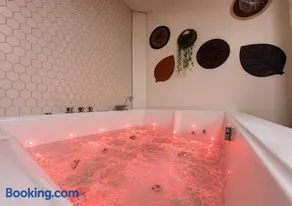 Loft Spa & Jacuzzi - Image 3