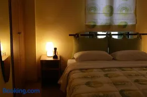 Room "honeybee" in a neoclassical house - Image 1