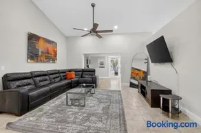 Family-Friendly Boca Gem! 4BR 3BA with Pool & Sauna - Image 3