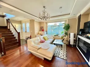 Cozy stay in Cental Vancouver - Image 1