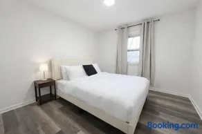 Beautiful Getaway Sleeps 10 plus Central Location - Image 2