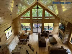New 5BR Lakehouse on Round Lake Private Waterfront Estate Dock Fire Pit Panoramic Lake Views - Image 1