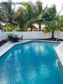 Gorgeous open concept 4 BR with heated pool and lounge area - Image 1