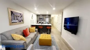 Cozy Rockland Park Unit+Parking - Image 3