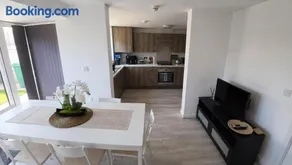 Spacious 3-Bed Modern Home in Dartford - Image 2