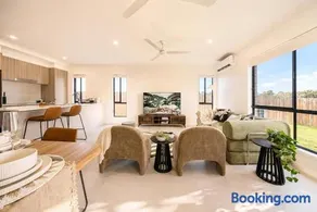 Pet Friendly Family Escape with big Yard - Sleeps 8 - Image 1