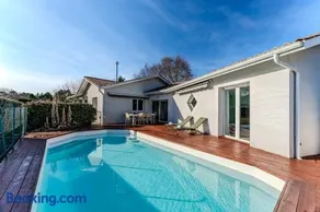 Villa avec piscine privée, jardin & poêle à bois - Image 1