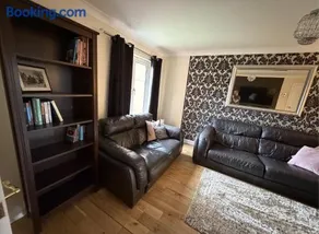 Glasgow Central - Entire house - Free Parking , Free super fast Wifi , Private garden & Parking security - Image 5
