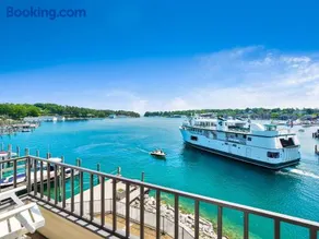 239 Edgewater Inn - Image 1