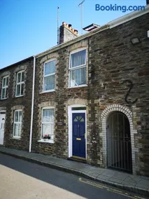 QUILLET COTTAGE, 2 GLENTOWAN ROAD - Image 2
