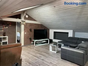 Duplex avec poêle à granulés et garage à motos - Image 1