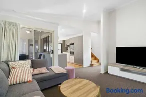 Fully airconditioned, pet friendly, 5mins to beach - Image 3