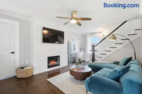 Minutes to Beaches - Home Theater, Couples Retreat - Image 4