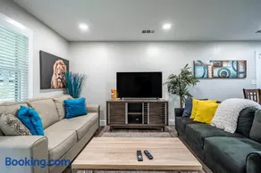 That Pleasant Home in Atlanta close to the Airport by Deity Villas - Image 1