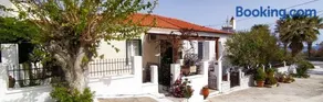 Kontos-Traditional house in Andros beach - Image 1