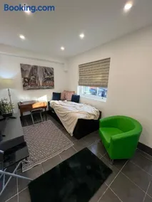 Modern flat in Egham by Royal Holloway University Royal Ascot and Windsor near Heathrow Airport - Image 2