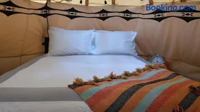 Ravens Myth - Luxury Glamping - Sleeps 2 - Image 4