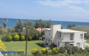 Ocean Breeze Apartments - Image 2