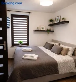 3 Rooms Garden Parking - Image 1