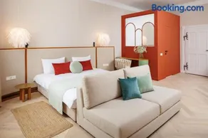 Aries' Collection Luxury Suites - Image 2
