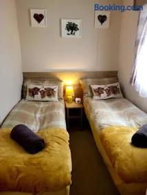 Cozy 3 bedroom caravan near Edinburgh, 61 StAndrews at Seton Sands Holiday Village - Image 5
