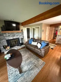 Spacious Condo with Pool Pass! - Image 3