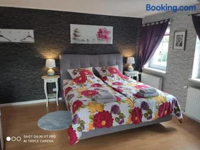 Blumen Apartment - Image 1