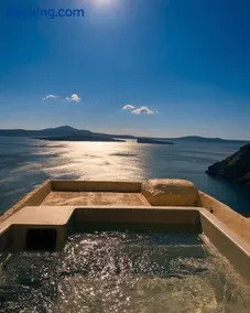 Kamarí Real Living, with Caldera views and Jacuzzi - Image 2