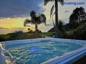 Summerspring Beachfront Accommodation - Image 1