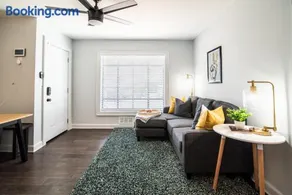 Spacious 4BR West End Duplex Walkable to MARTA - Image 2