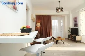 Steleni Seaside Suites - Image 3