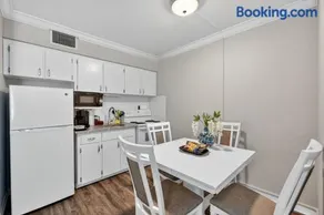 Sunset Beach Suites Unit 7 - Image 4