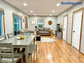 Cayuga lake cottage with private lake access - Image 3