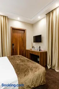 Crystal Hotel - Image 2