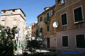 Rooms by the sea Split - 6973 - Image 2
