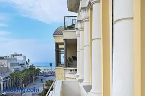 Chic 2BR Apartment close to the beach by HolyGuest - Image 2
