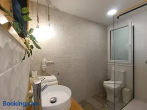 "Estudio con balcón" A 9 min en metro del centro de Sevilla - Image 3