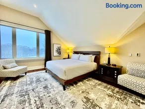 iResidence in Toronto - Unique Mansion - Fantastic Views with Breakfast - Image 1