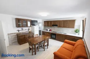 Apartment in Rosolina Mare with Private Parking - Image 3