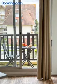 Vue mer balcon piscine à 2 pas de la plage Cabourg - Image 3