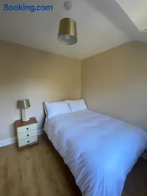 Cozy 2 bedroom townhome - Image 2