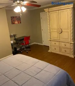 3 bedroom Cozy vacation rental near airport - Image 4