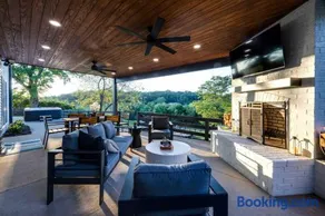 27 South - Large Lux Retreat With Hot Tub & Gameroom - Image 2