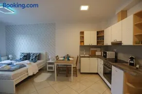 Airport Luxury Apartment with Balcony + Free parking - Image 3