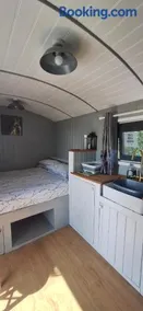 pen-rhos luxury glamping "The Hare Hut" - Image 3