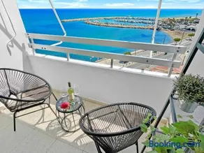 1BR Seafront Apt with community pool - Image 2