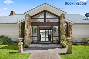 Exeter House Estate Vineyard Residence - Image 4