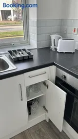 Central 2 Bed Apartment - Free WiFi! - Image 4